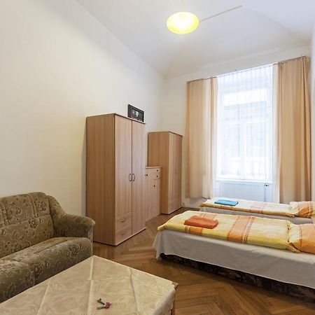 Gallery Hostel Prague Ngoại thất bức ảnh