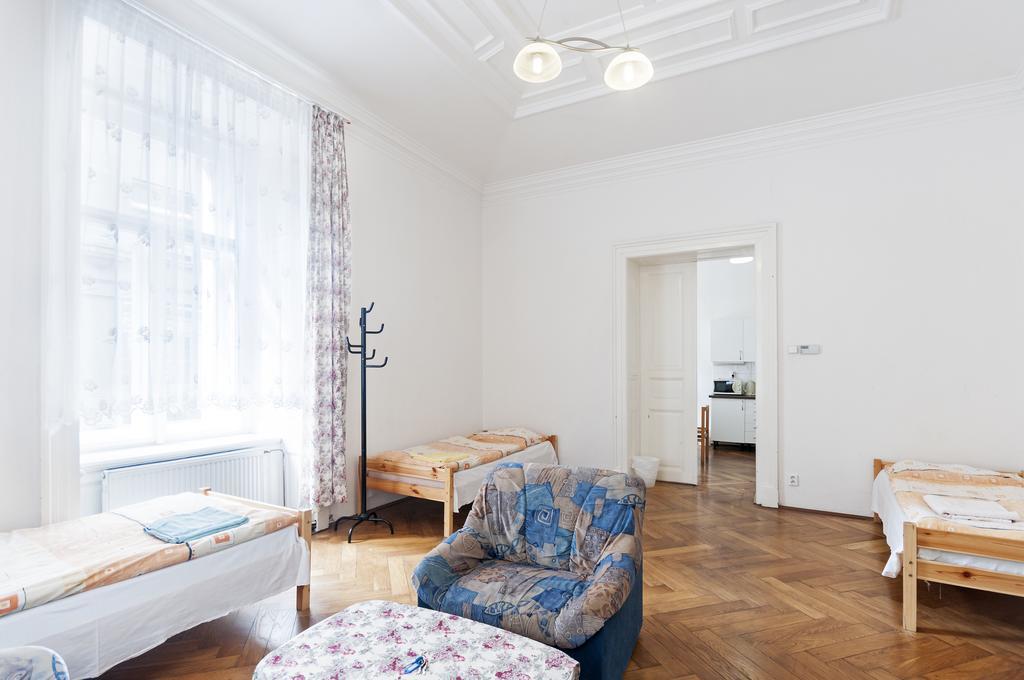 Gallery Hostel Prague Ngoại thất bức ảnh