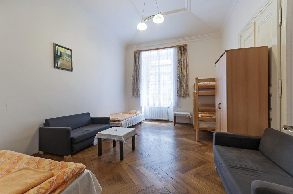 Gallery Hostel Prague Ngoại thất bức ảnh