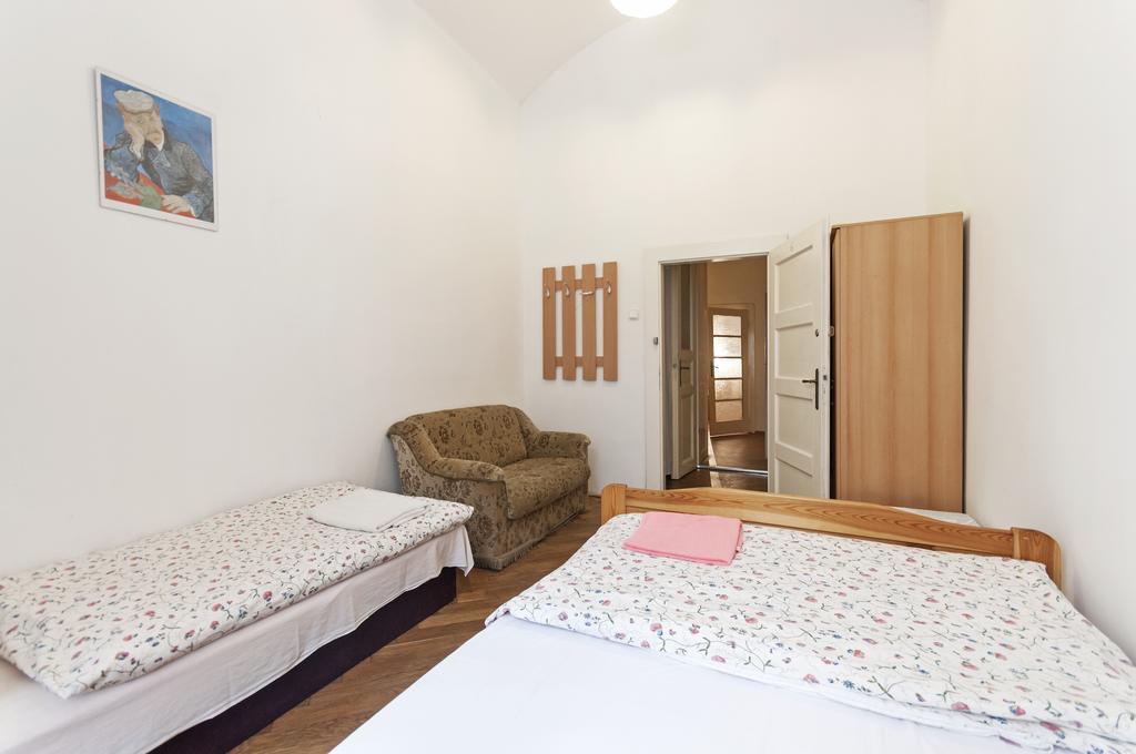 Gallery Hostel Prague Ngoại thất bức ảnh