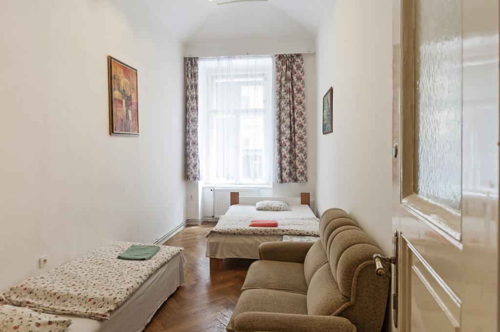Gallery Hostel Prague Ngoại thất bức ảnh