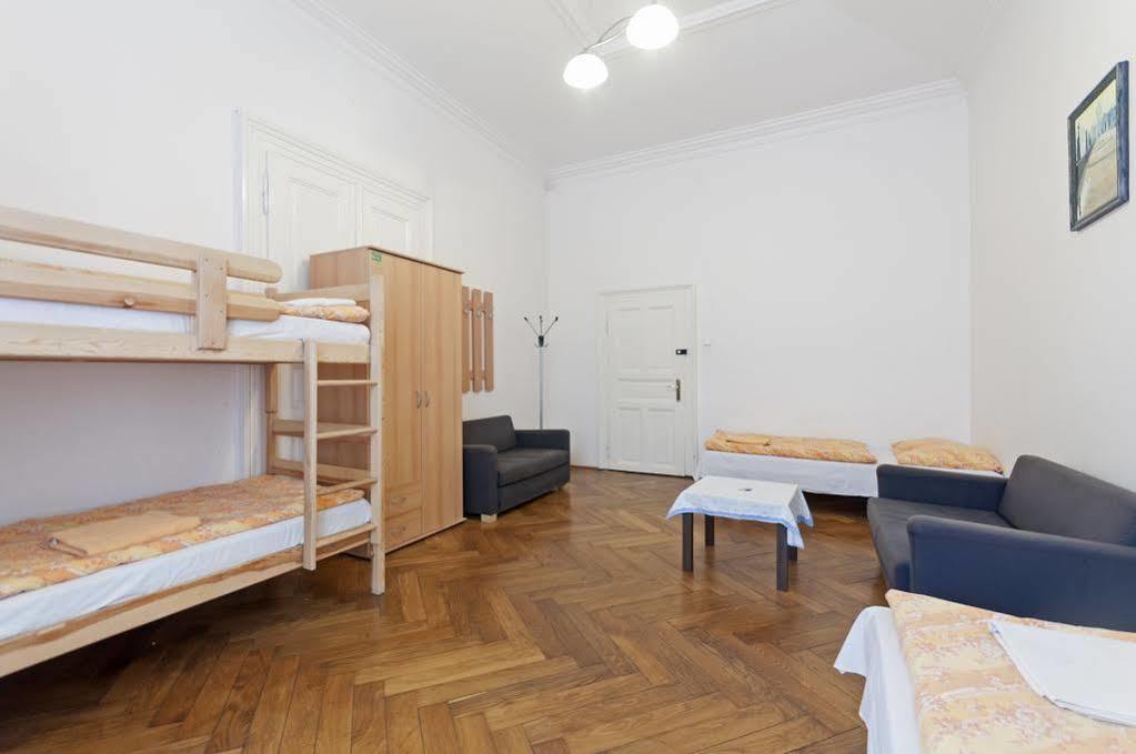 Gallery Hostel Prague Ngoại thất bức ảnh